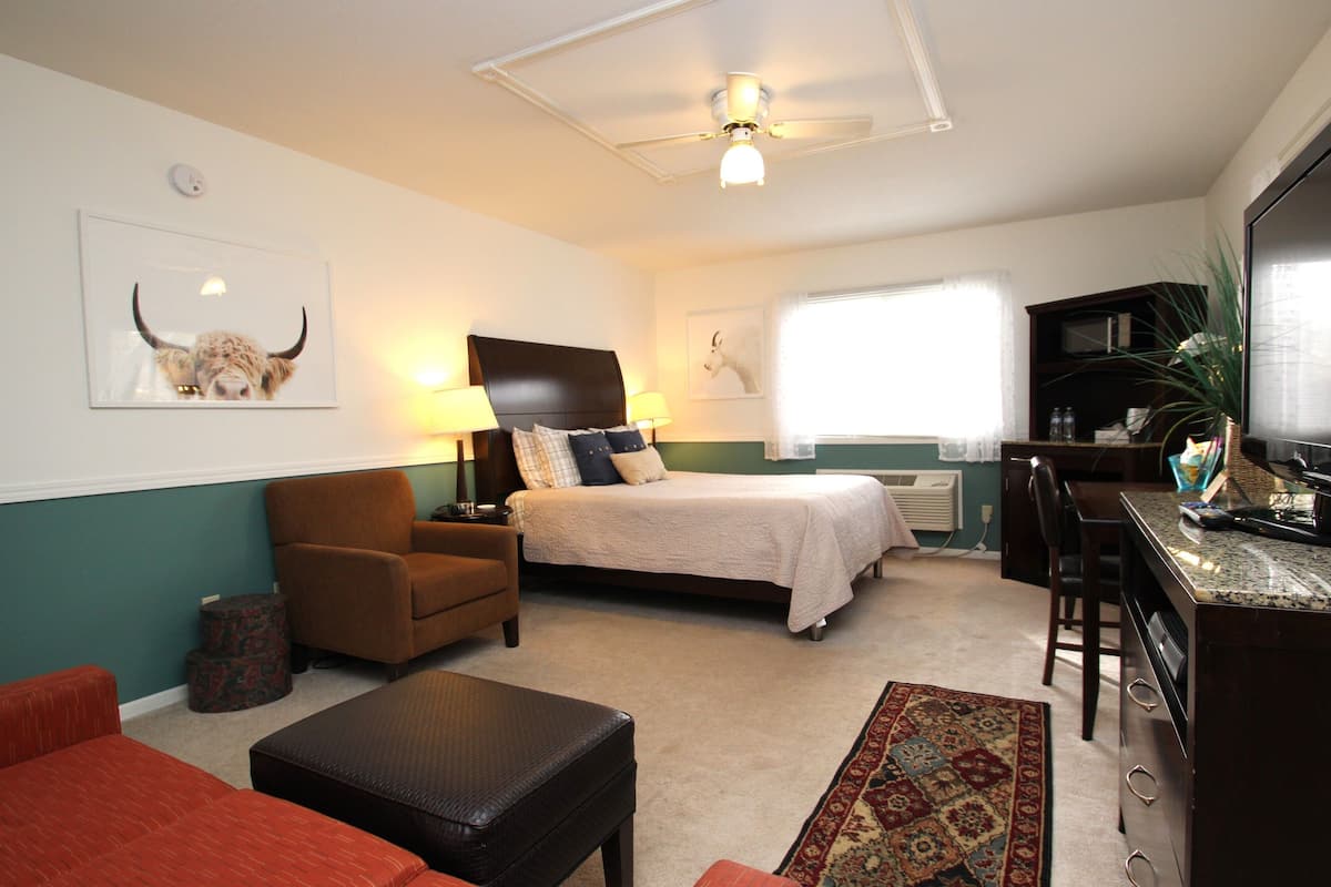 Family Suite | Desk, soundproofing, free WiFi, bed sheets