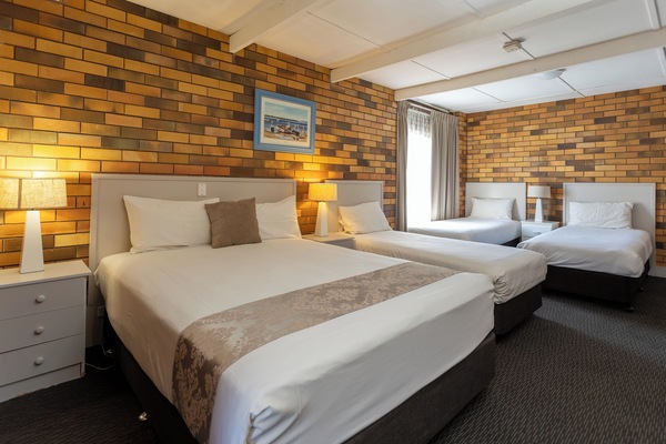 Family Room | Desk, laptop workspace, iron/ironing board, free WiFi