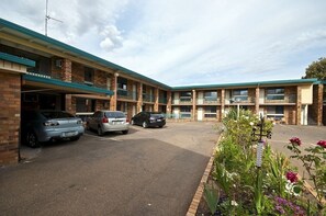 Free self-parking - Fig Tree Motel (Narrandera)