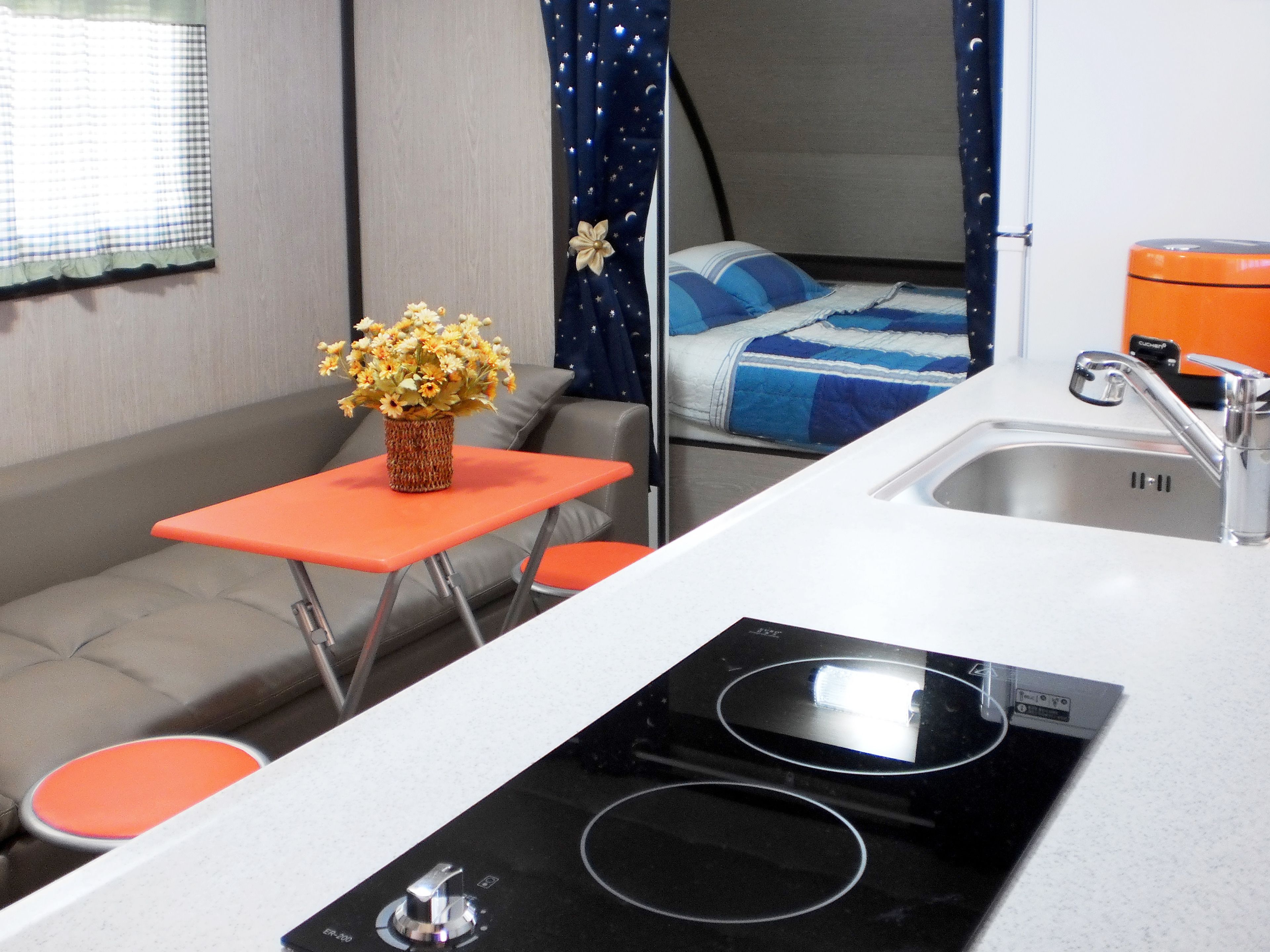 Premium Caravan | Private kitchenette | Fridge