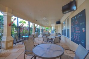 Apartamento, varias camas (Three-Bedroom Apartment) | Restauración