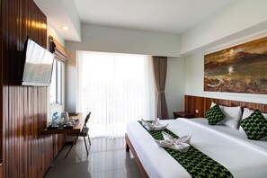 Minibar, laptop workspace, free WiFi, bed sheets - Hadi Poetra Hotel (Kuta)