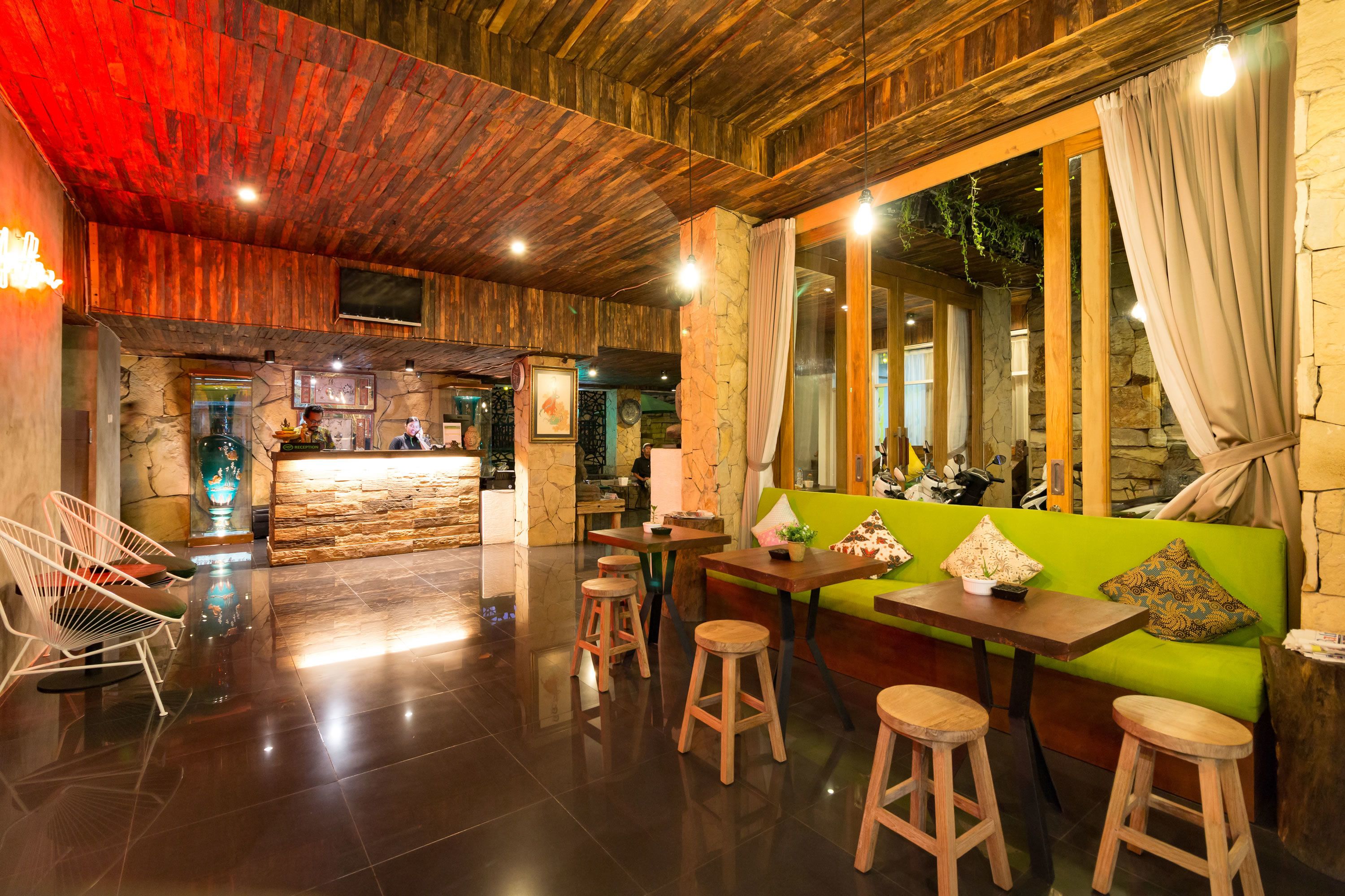 Lobby lounge