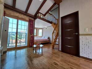 Family Room (1 Double, 1 Futon) | Soundproofing, free WiFi - Beljari Pension (Tongyeong)