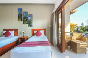 Habitación superior | Caja fuerte, escritorio, wifi gratis y ropa de cama