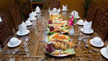 Breakfast, lunch and dinner served