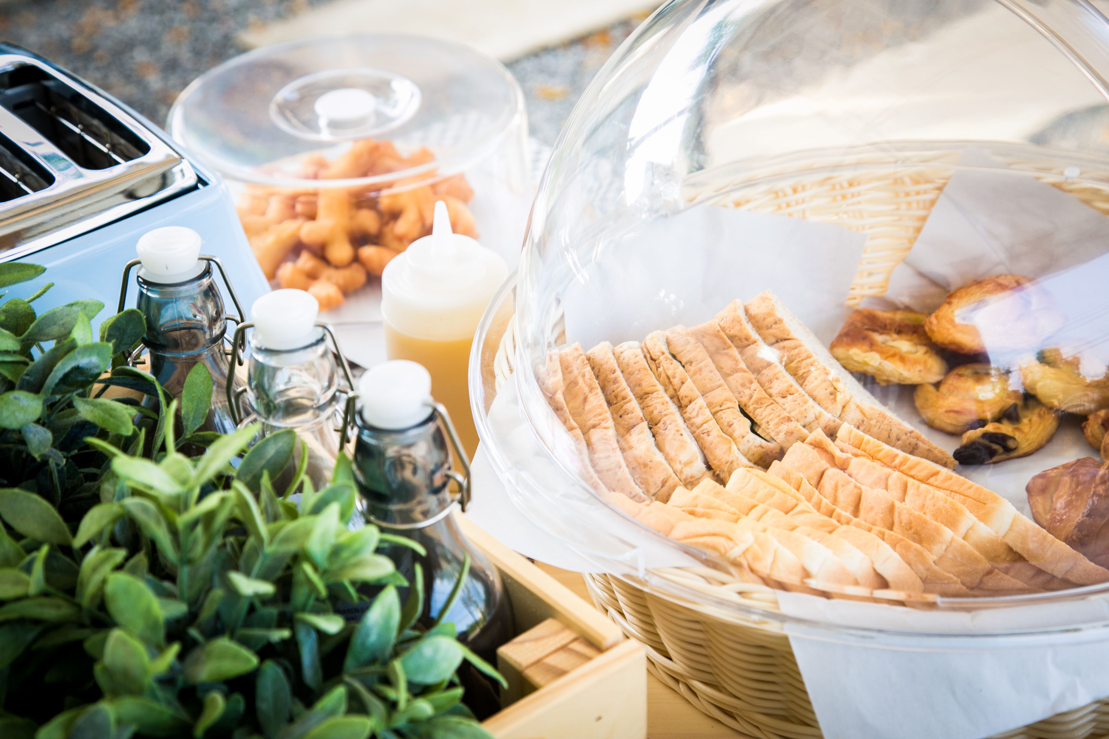 daily continental breakfast (thb 250 per person)