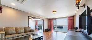 Executive Double Suite | Free WiFi, bed sheets - Namiltte Resort (Sacheon)