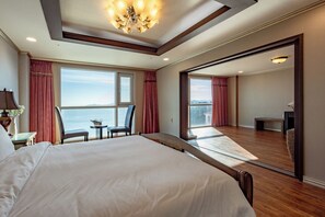 Executive Double Suite | Free WiFi, bed sheets - Namiltte Resort (Sacheon)