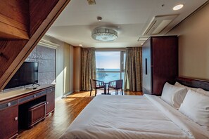 President Suite | Free WiFi, bed sheets - Namiltte Resort (Sacheon)