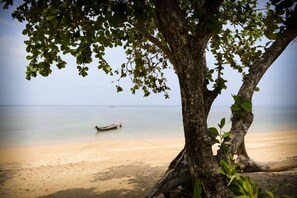 På stranden og strandbar