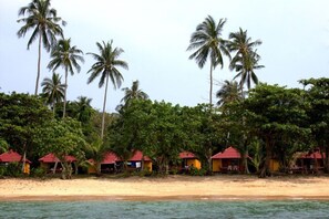 On the beach, beach bar - Libong Relax Beach Resort (Ko Libong)