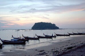 ชายหาด