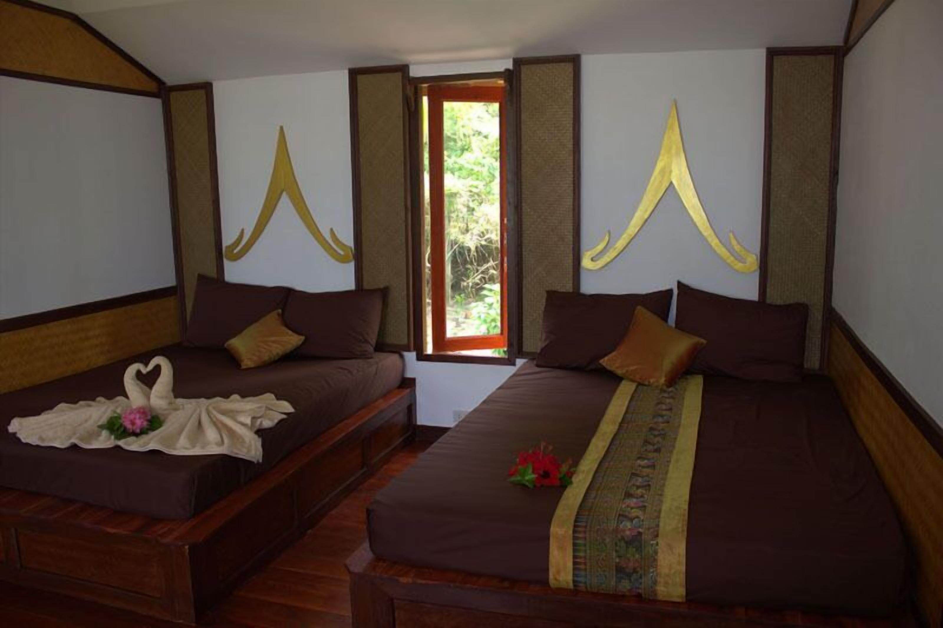 desk, cots/infant beds, rollaway beds, free wifi