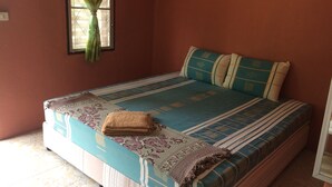 A bedroom with a bed, a window with a curtain, and a tiled floor. - ABC Bungalow (Ko Pha-ngan)