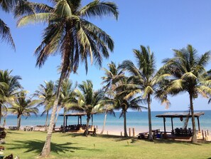Outdoor banquet area - Bansaithong Beach Resort (Bang Saphan Noi)