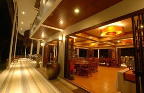 Property entrance - Bansaithong Beach Resort (Bang Saphan Noi)