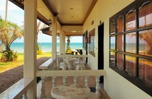 Terrace/patio - Bansaithong Beach Resort (Bang Saphan Noi)