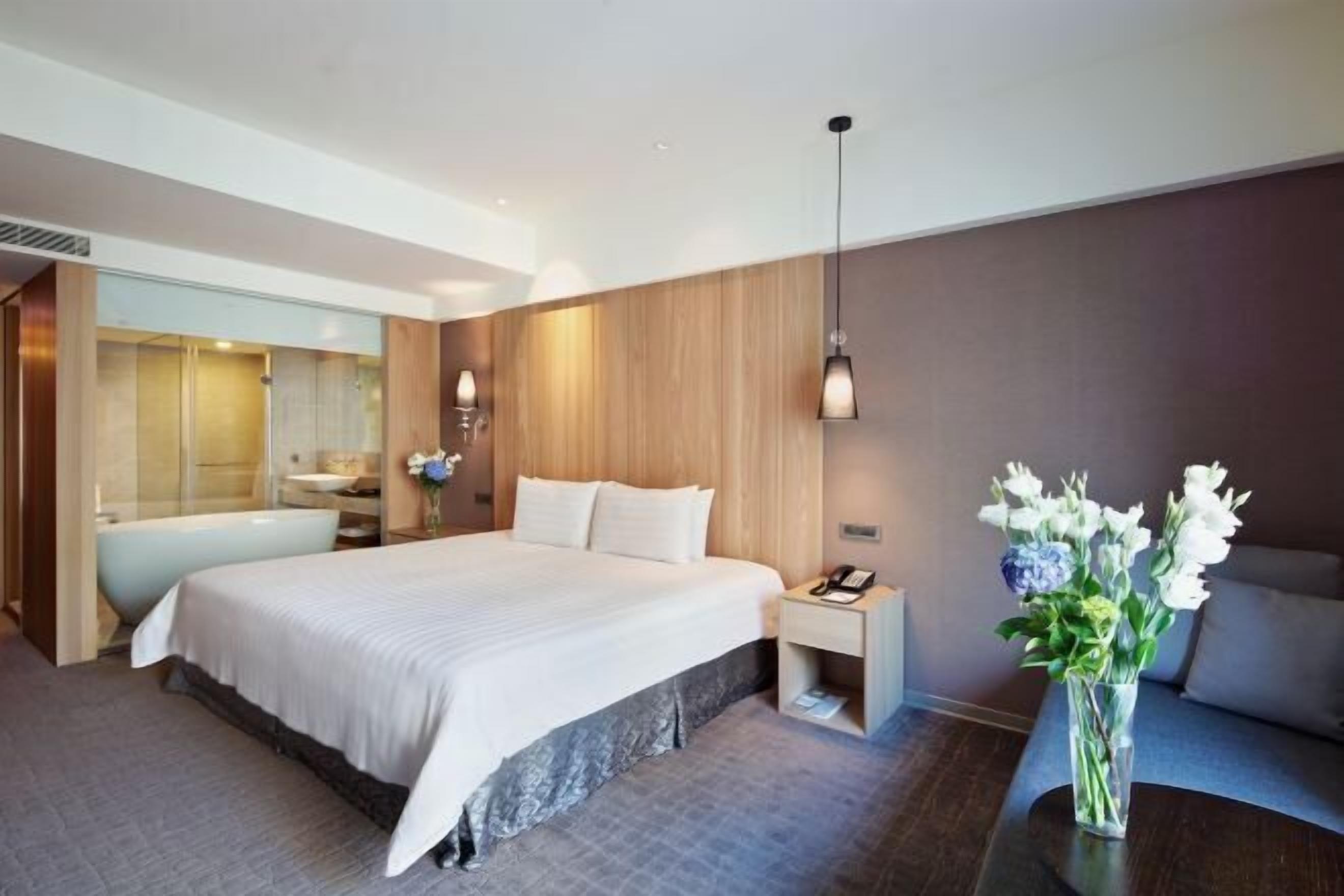 客房内保险箱、遮光窗帘、隔音、熨斗/熨板