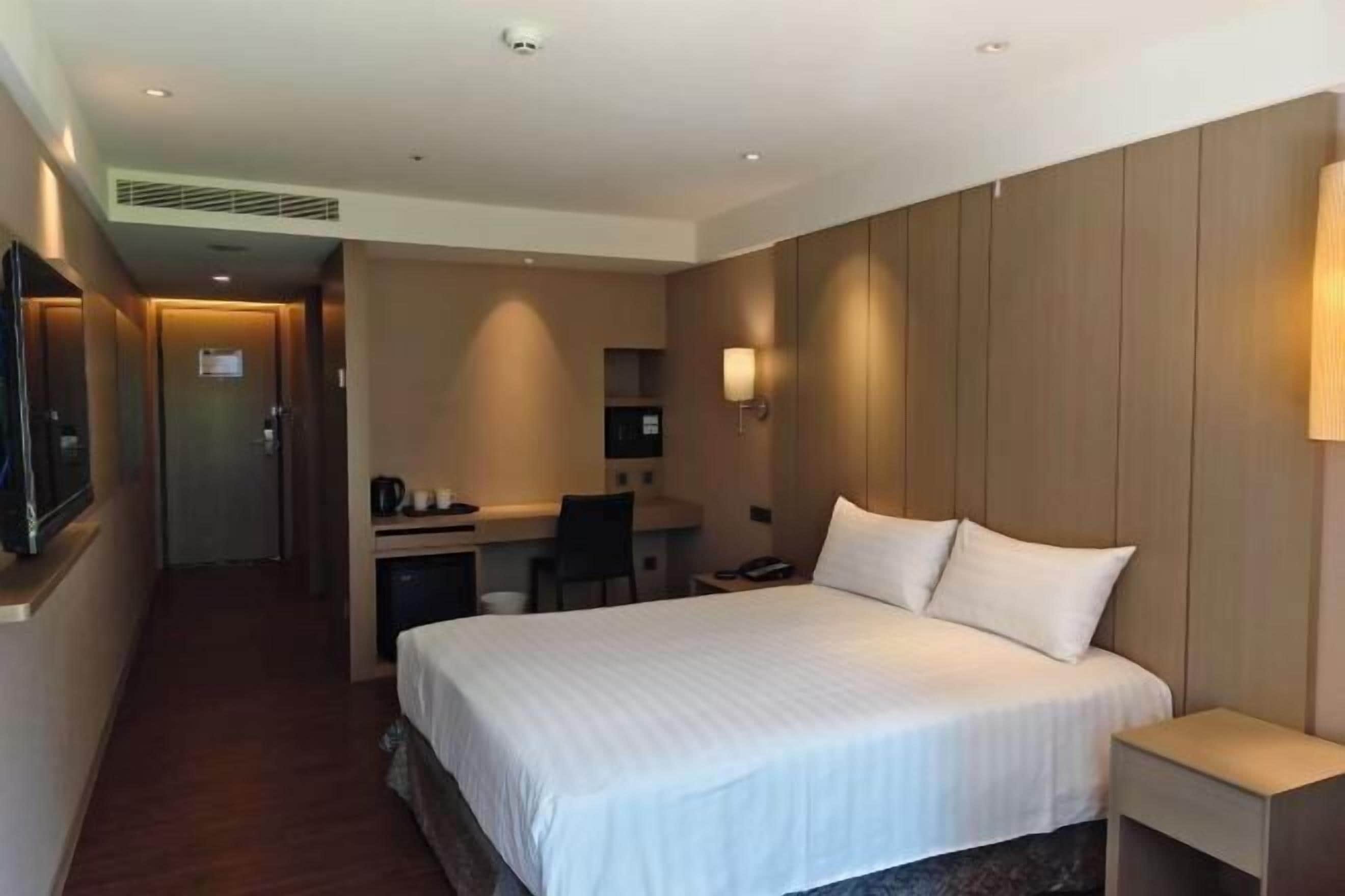 客房内保险箱、遮光窗帘、隔音、熨斗/熨板