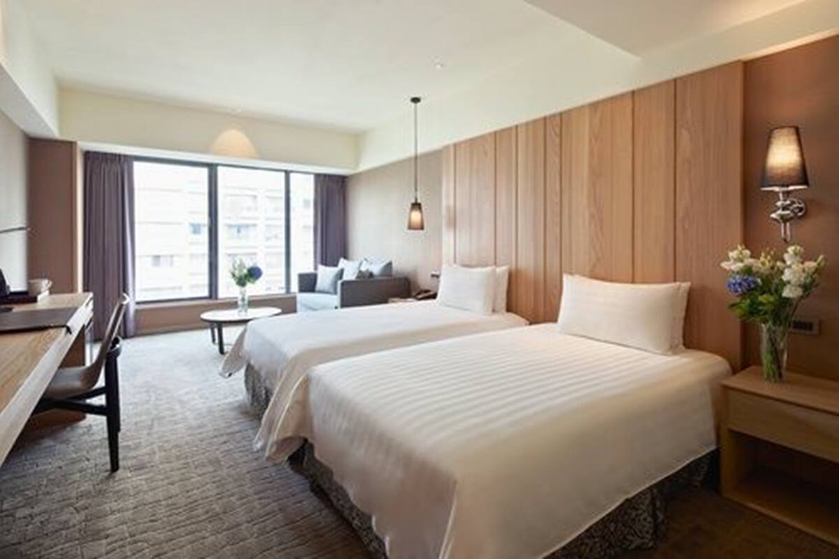 In-room safe, blackout curtains, soundproofing