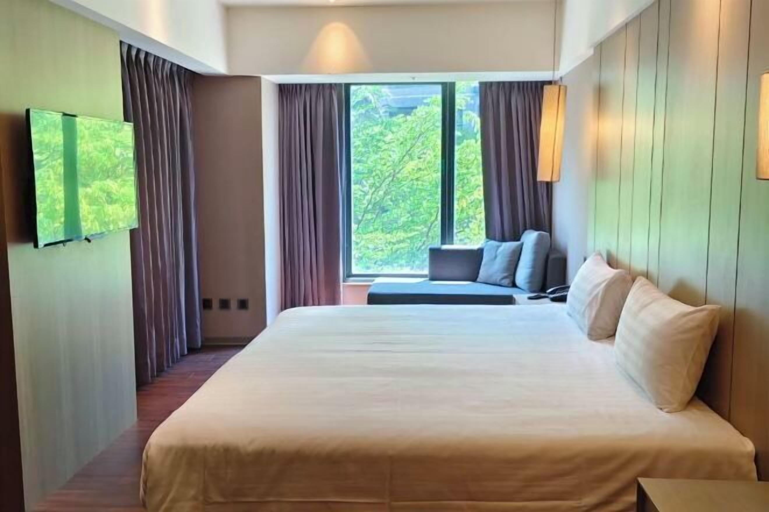 客房内保险箱、遮光窗帘、隔音、熨斗/熨板