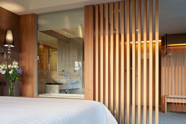 ห้องดีลักซ์ดับเบิล (ROOM ONLY) | ตู้นิรภัยในห้องพัก, ผ้าม่านกันแสง, ห้องเก็บเสียง, เตารีด/โต๊ะรีดผ้า