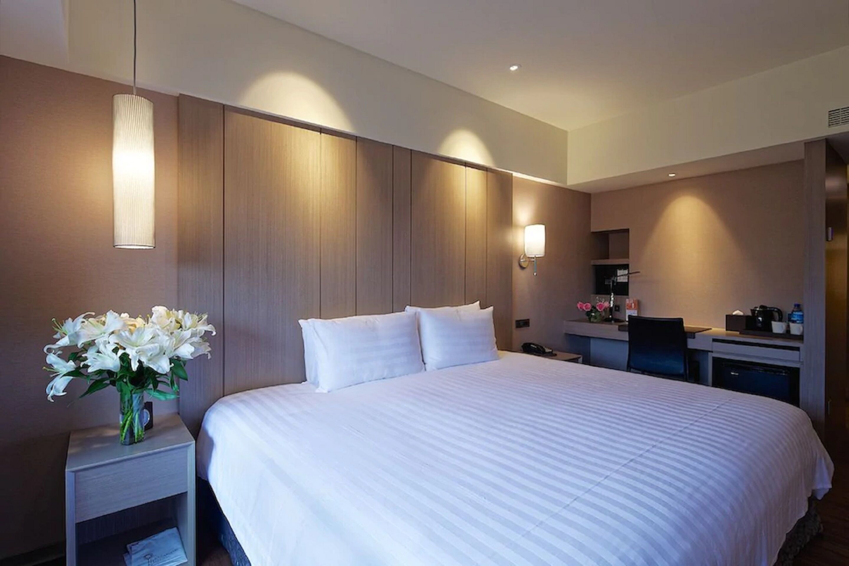 standard double room, 1 double bed (check in after 21:00) | in-room safe, blackout curtains, soundproofing, iron/ironing board