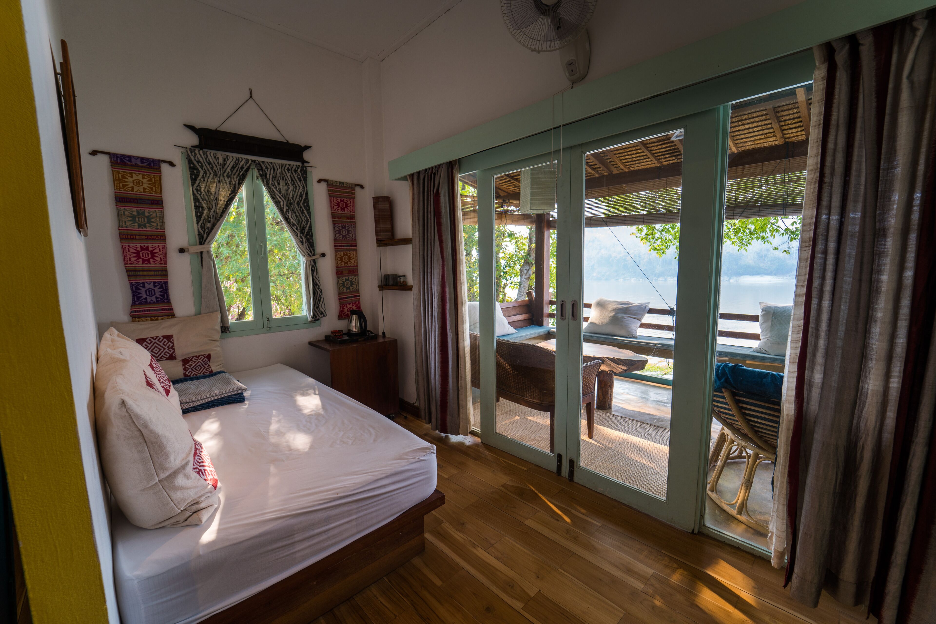 tai mouang mini suite, river view | extra beds