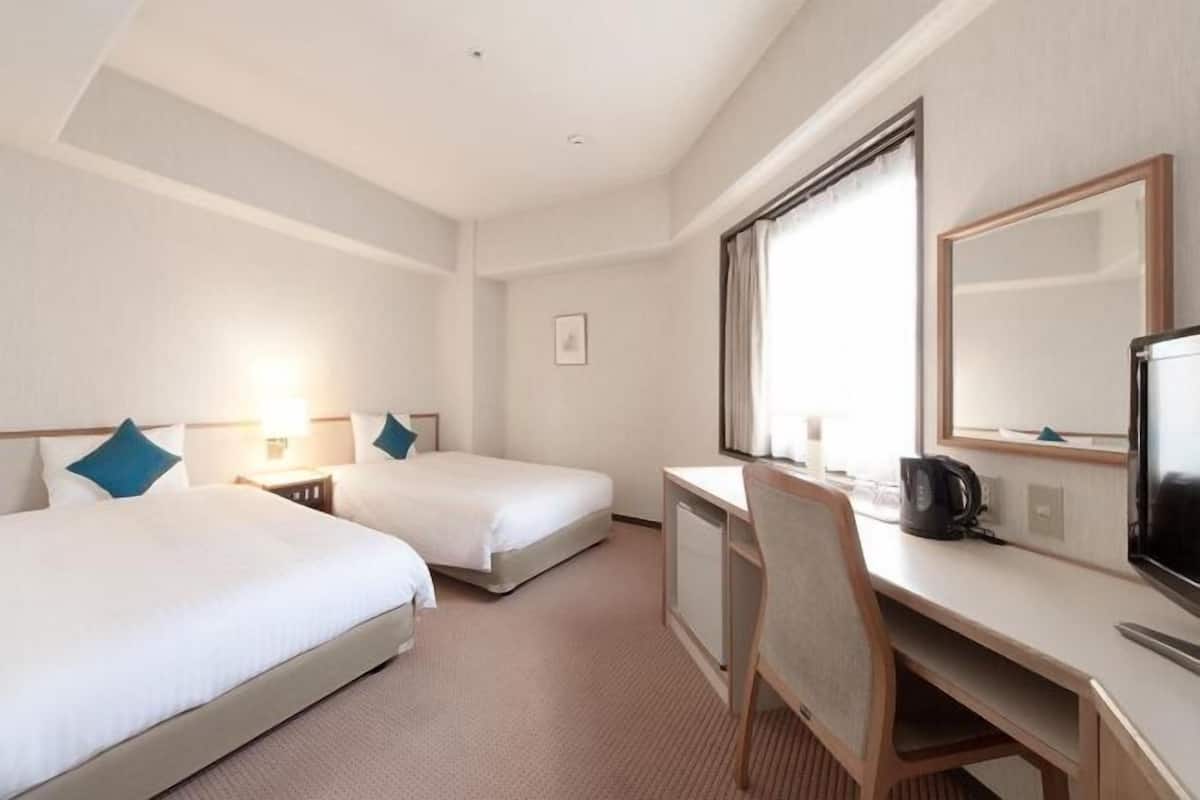 Desk, soundproofing, iron/ironing board, free WiFi
