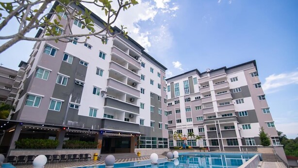 A multi-story hotel with a swimming pool, outdoor seating, and balconies. - D'Embassy Serviced Residence Suites (Kuantan)