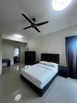 Apartamento familiar, 3 habitaciones | 1 dormitorio, minibar, escritorio y cunas (de pago)