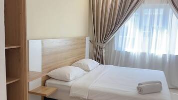 Family Apartment, 3 Bedrooms | 1 bilik tidur, bar mini, meja, katil bayi/kot (surcaj)