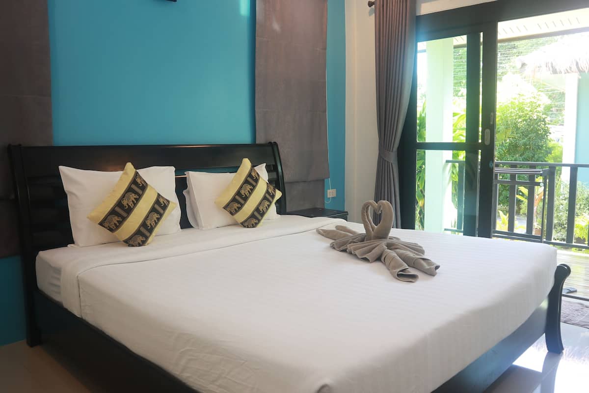 deluxe double room | minibar, in-room safe, blackout curtains, free wifi