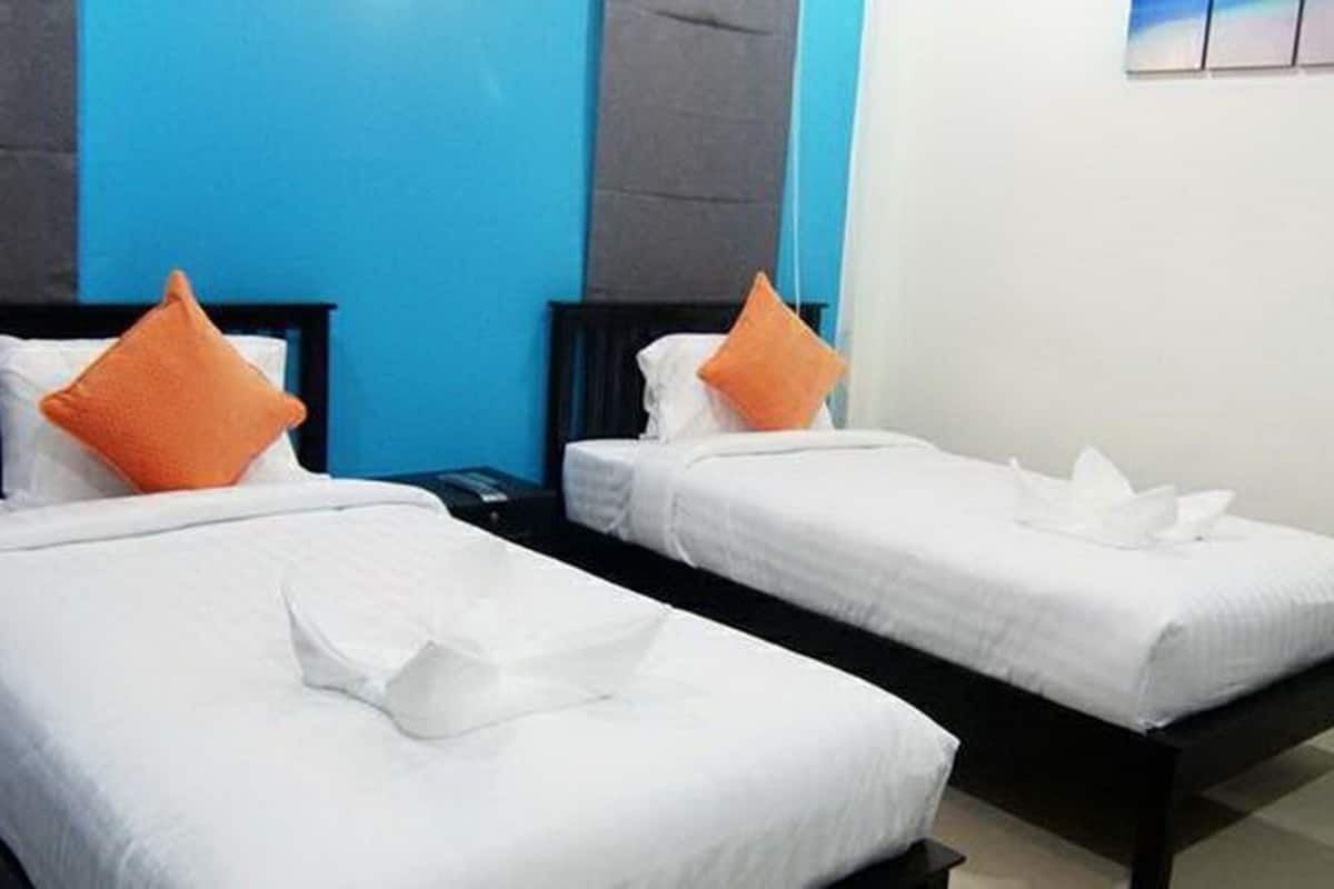 deluxe twin room | minibar, in-room safe, blackout curtains, free wifi