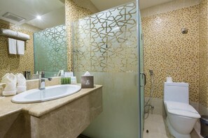 Egyptian cotton sheets, premium bedding, pillow-top beds, in-room safe - Holiday Jazan Hotel (Jizan)