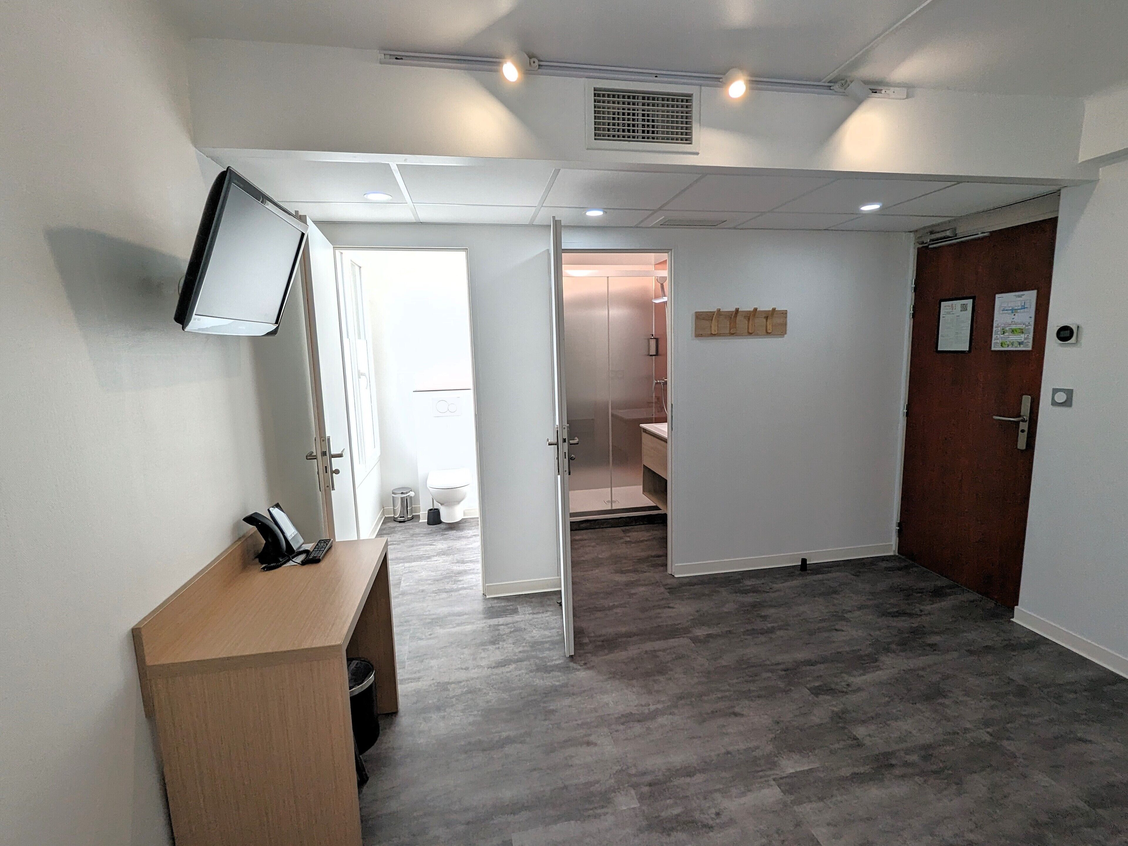 1 bed in a 6-bed mixed dormitory | 1 bedroom, premium bedding, desk, blackout curtains