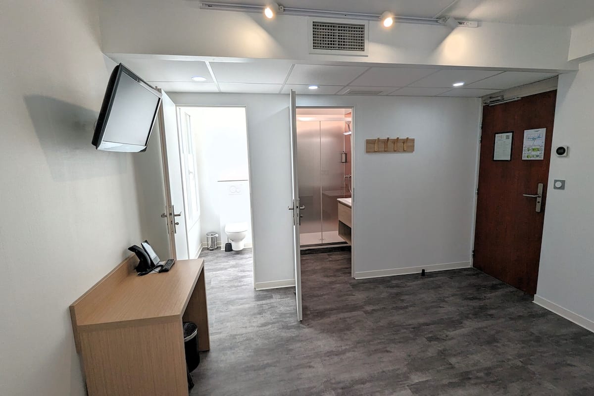 1 bed in a 6-bed mixed dormitory | 1 bedroom, premium bedding, desk, blackout curtains