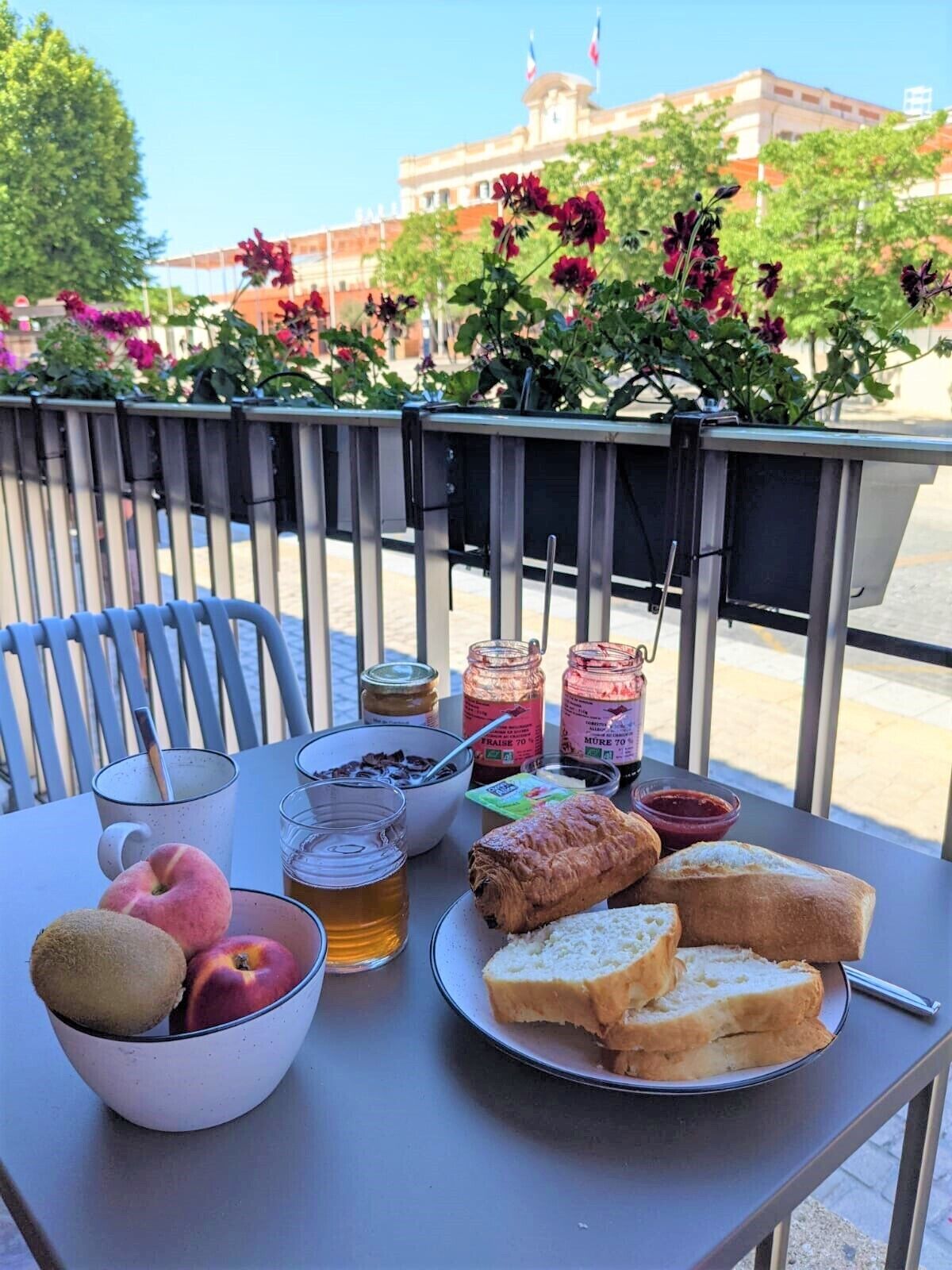 daily buffet breakfast (eur 11 per person)