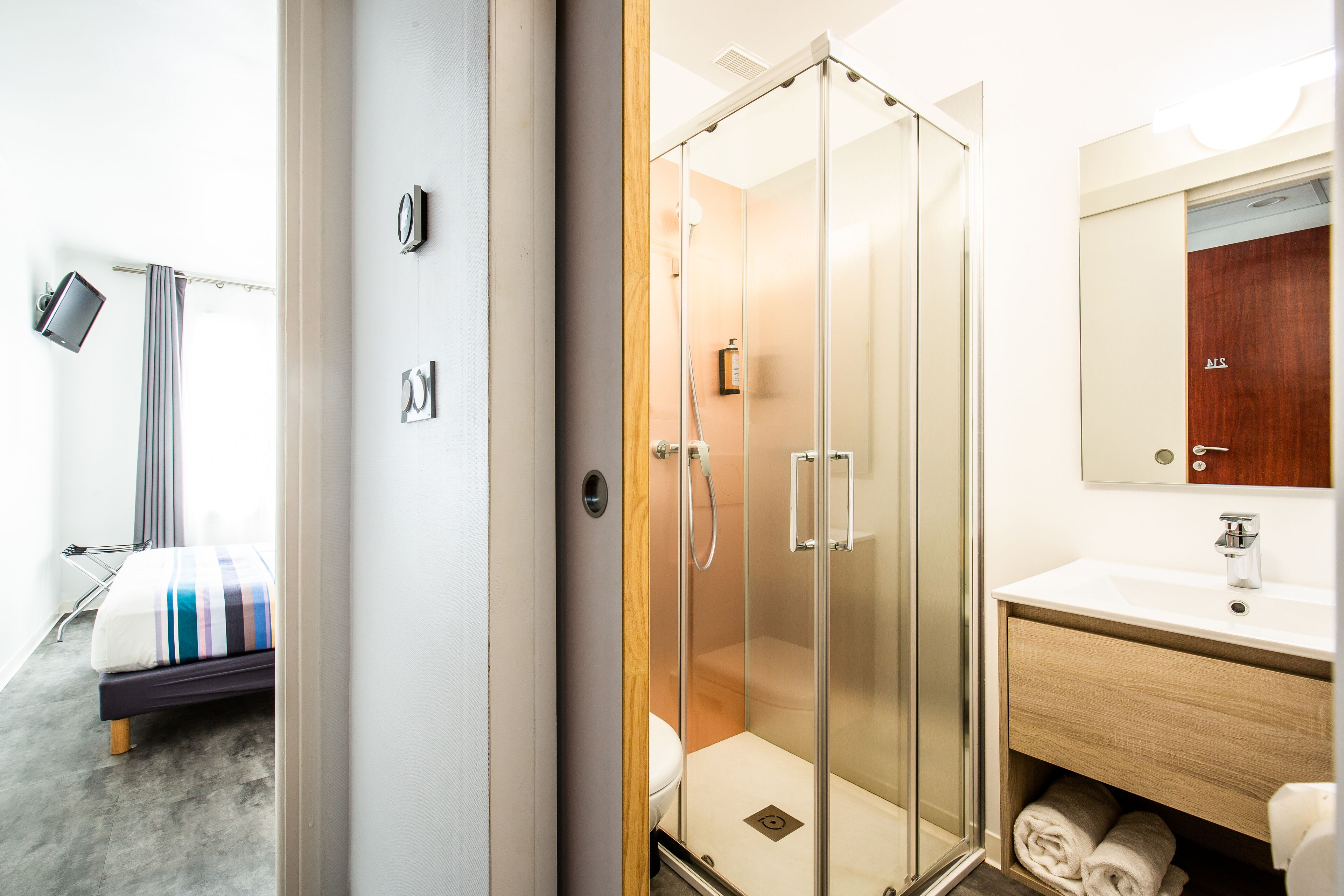 standard double room, 1 queen bed | 1 bedroom, premium bedding, desk, blackout curtains