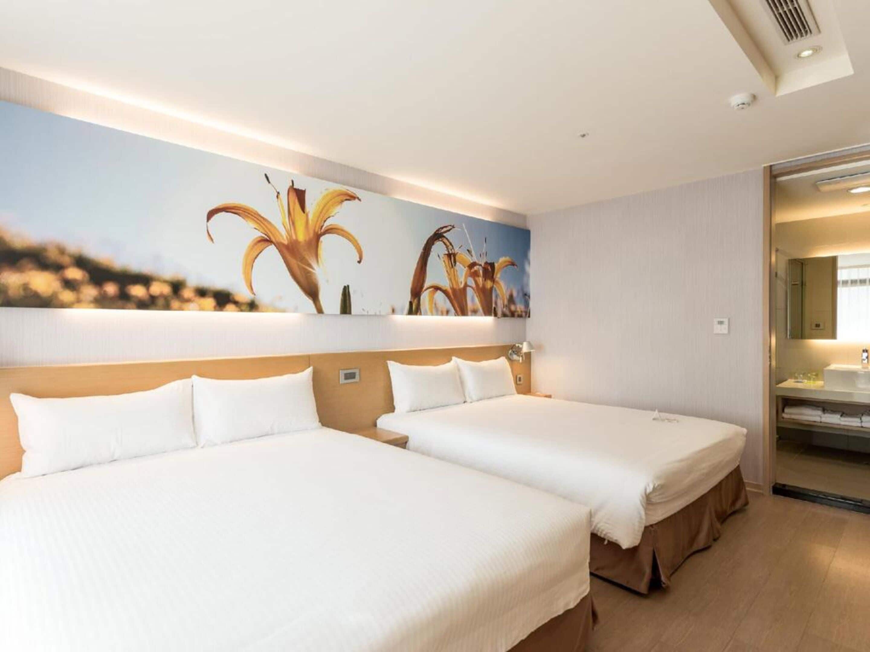 business suite, 2 double beds | 1 bedroom, desk, soundproofing, free wifi