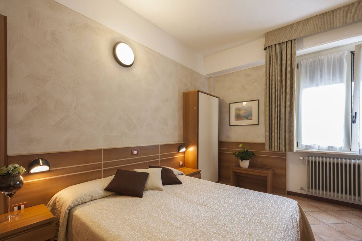 Standard Triple Room | In-room safe, desk, cribs/infant beds, free WiFi