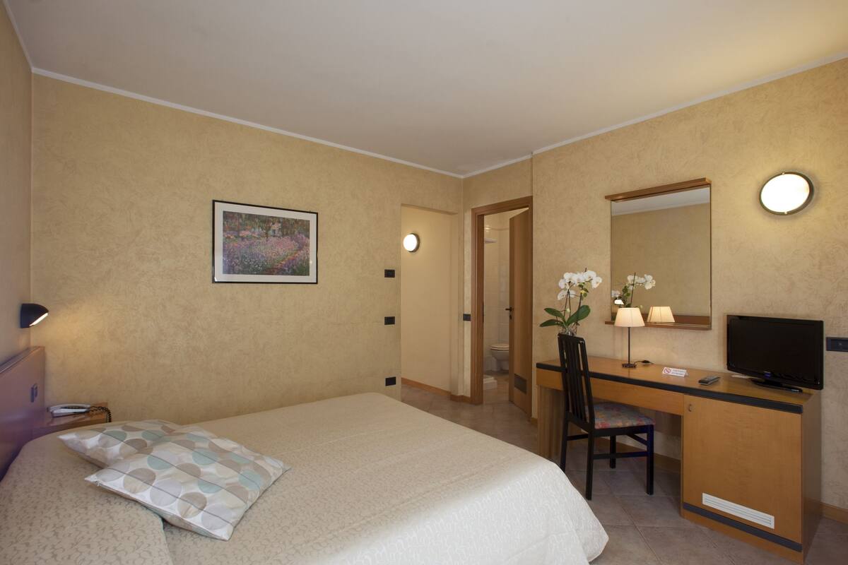 Superior Double Room, Annex Building (1st or 2nd floor - no elevator) | In-room safe, desk, cribs/infant beds, free WiFi