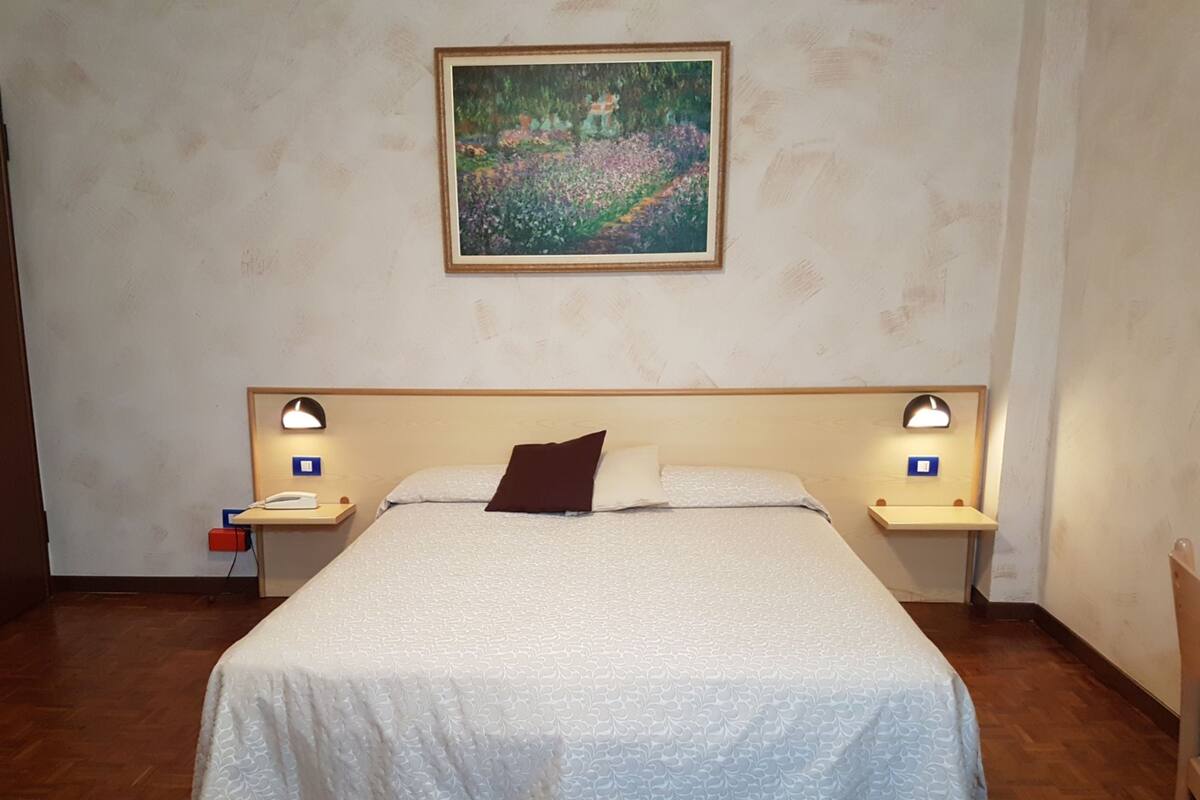 In-room safe, desk, cribs/infant beds, free WiFi