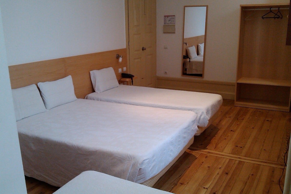 Quadruple Room | Free WiFi, bed sheets