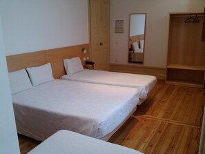 Free WiFi, bed sheets - Pensão Residencial Internacional (Coimbra)