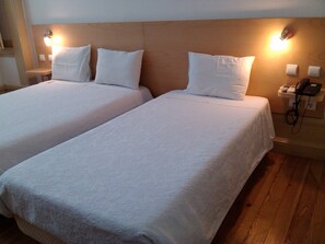Free WiFi, bed sheets - Pensão Residencial Internacional (Coimbra)