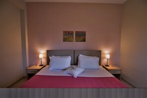 Apartemen, 1 kamar tidur, pemandangan danau | 1 kamar tidur dan didekorasi berbeda-beda