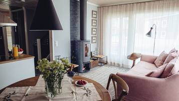 TV de tela plana, mesa de pingue-pongue, pisos aquecidos