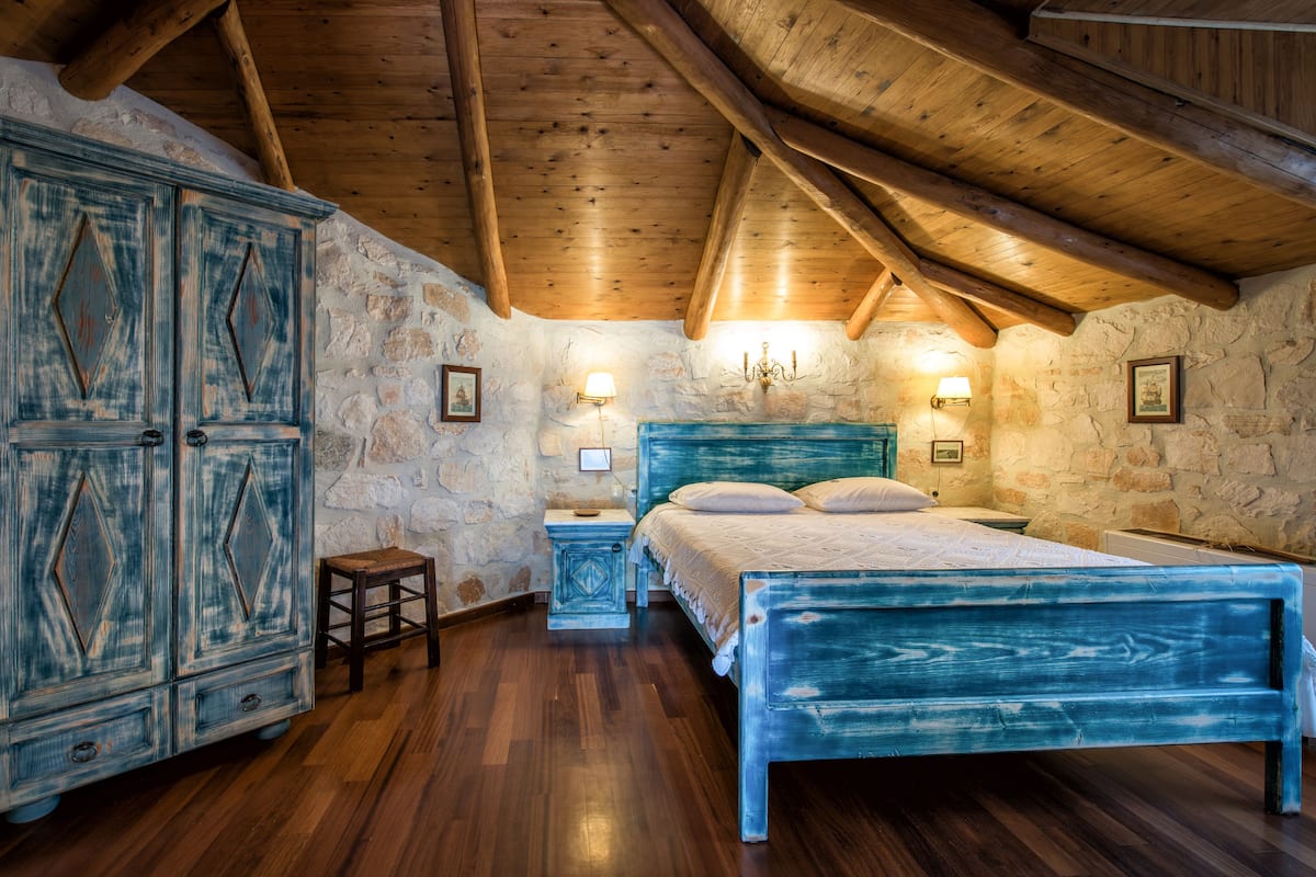 1 bedroom, in-room safe, individually decorated, individually furnished